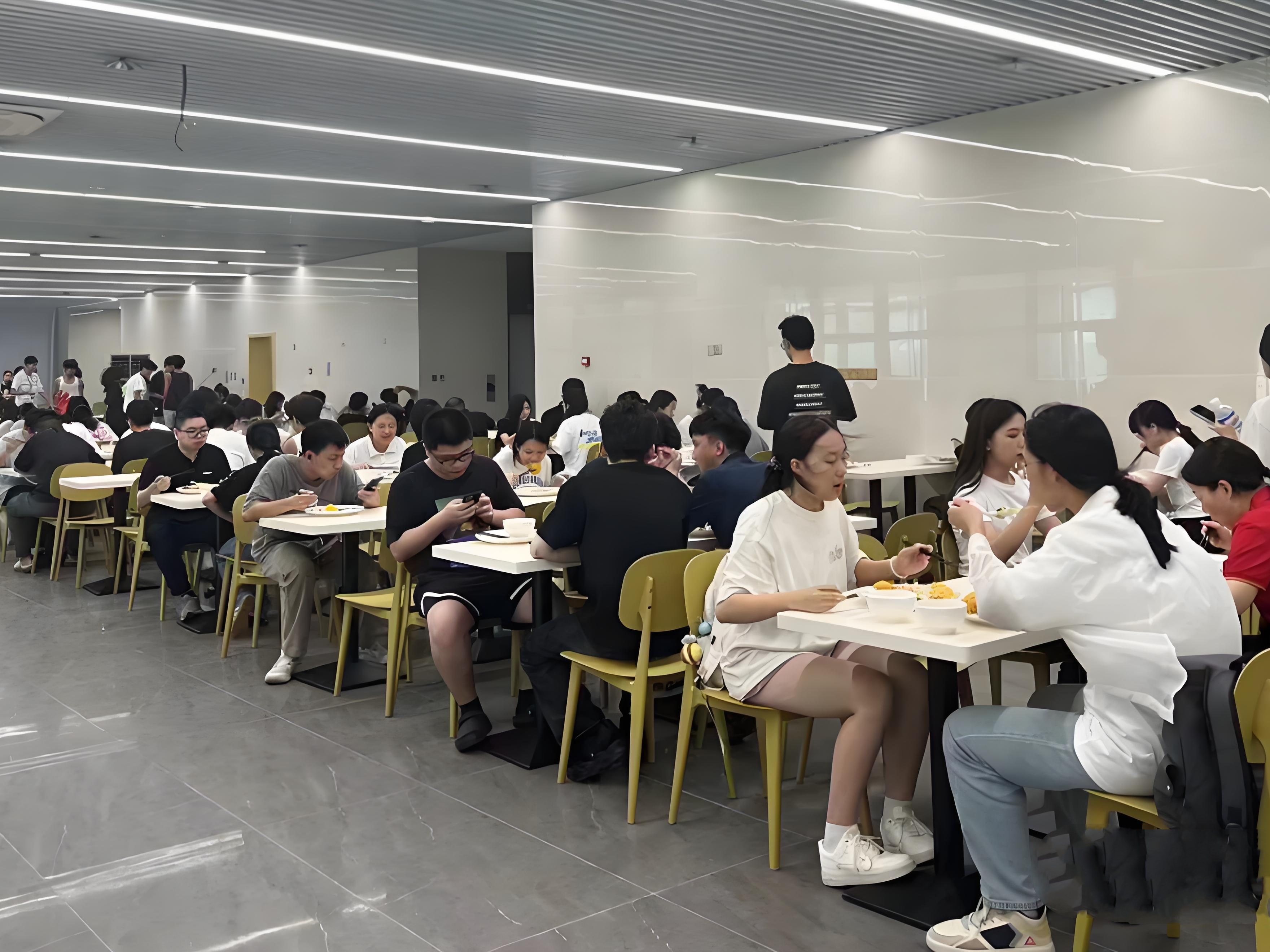 学生用餐
